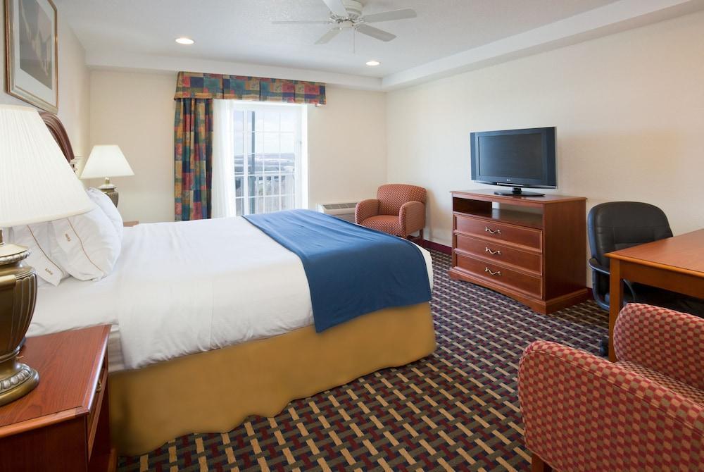 Holiday Inn Express Hotel & Suites Petoskey By Ihg Exterior photo
