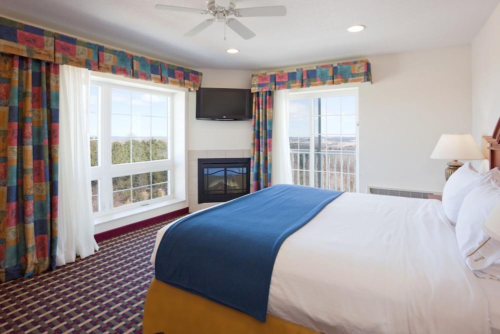 Holiday Inn Express Hotel & Suites Petoskey By Ihg Exterior photo