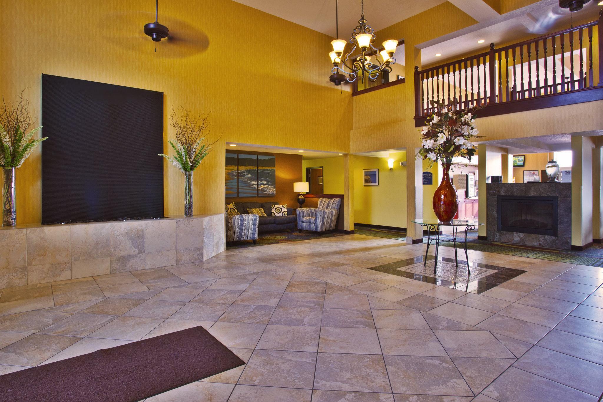 Holiday Inn Express Hotel & Suites Petoskey By Ihg Exterior photo