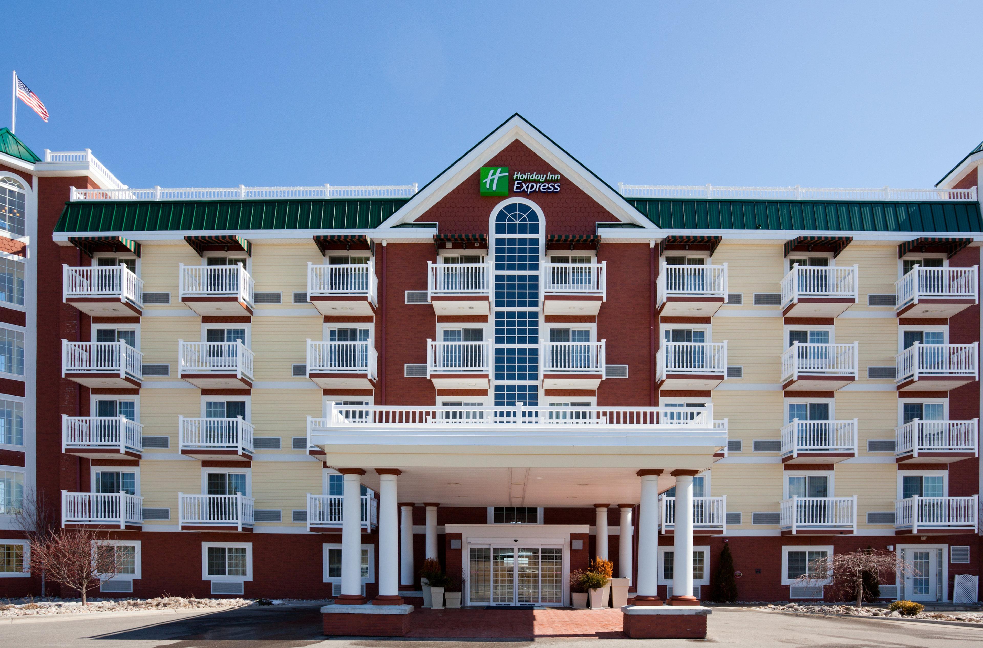 Holiday Inn Express Hotel & Suites Petoskey By Ihg Exterior photo