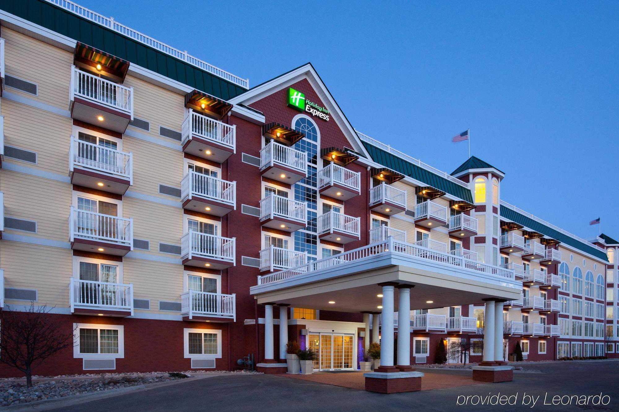 Holiday Inn Express Hotel & Suites Petoskey By Ihg Exterior photo