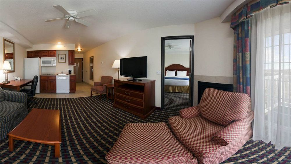 Holiday Inn Express Hotel & Suites Petoskey By Ihg Exterior photo